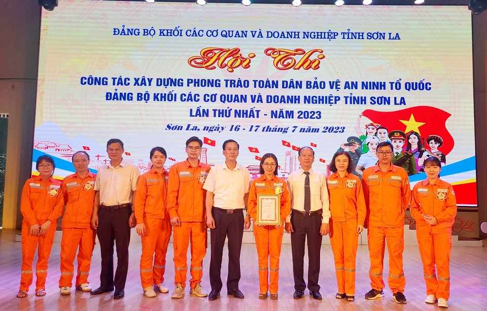 Đội thi Đảng bộ PC Sơn La tham gia Hội thi Công tác xây dựng phong trào toàn dân bảo vệ an ninh Tổ quốc  
